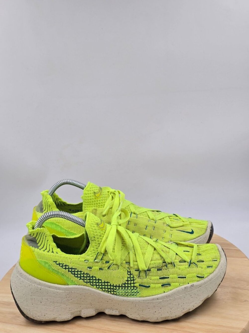 Nike Space Hippie 04 Athletic Shoes Flyknit Lemon Twist DA2725 700 Women's sz 10